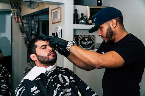 barber lining up client